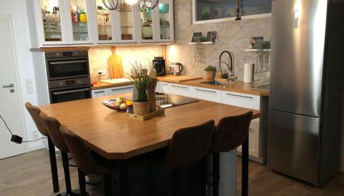 Stylisches Maybach Appartement mit Terrasse für 5 Personen, 5 Betten, große Kochinsel, Homeoffice mit 250Mbit WLAN - Foto 3, stove