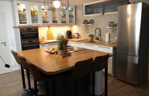 Stylisches Maybach Appartement mit Terrasse für 5 Personen, 5 Betten, große Kochinsel, Homeoffice mit 250Mbit WLAN - Foto 3