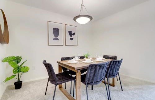 Arlington Stay with Easy Metro and Business Access - Photo 8