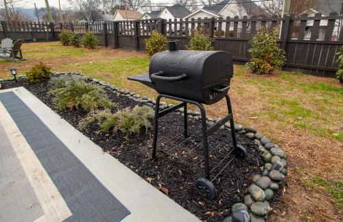 Blue Valley Inn - Hot Tub & Spacious Play Area! - Foto 7