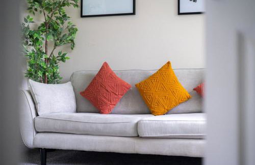 4 Bedrooms Homely House - Sleeps 6 Comfortably with 6 Double Beds,Glasgow, Free Street Parking, Business Travellers, Contractors, & Holiday-Goers, Near All Major Transport Links in Glasgow & City Centre, Perfect for Common Wealth Games 2026 - Foto 65