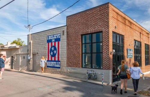 Walk to 12 South and Restaurants with Garage and Golf Simulator - Foto 26