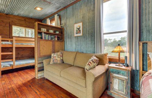 Rustic Eco-Cabin Llano River Getaway on 68 Acres! - Foto 6