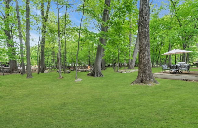 Fall Getaway With Hot Tub Fire Pit and Games - Photo 57