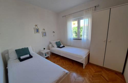 Apartments Ana Žaborić, 50 m od šljunčane plaže - Foto 26