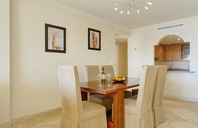Spacious Stunning Views 2-bed Apartment, Estepona - Foto 7