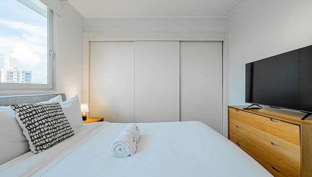 w Prestigious 2BR w Perfect Balcony View - Foto 2, Habitación