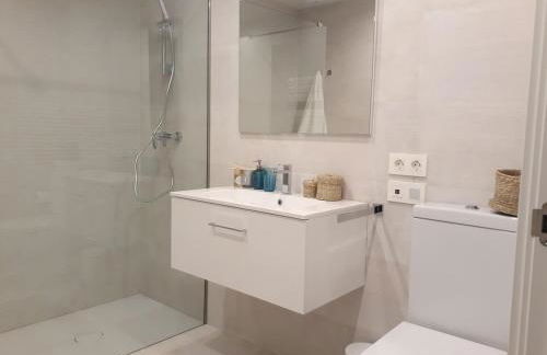 Rooftop pool near the beach and Barcelona - Photo 29