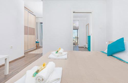 Apartmani D & J with Heated Pool & Stunning Sea View - Photo 85