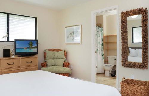 Woofs and Waves by Pristine Properties Vacation Rentals - Foto 71