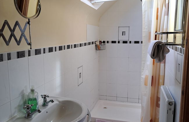 Spacious 6-bed House 10 Minutes From Knock Airport - Photo 24