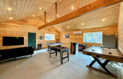 Log Cabin w/ pool, spa, game room, sleeps 20 - Foto 15