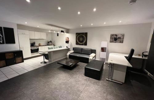 EG Wohnung mit eigenem Eingang - Foto 2