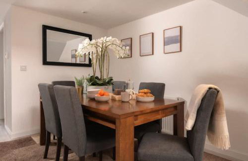 Goodwood - Modern Stay in Cotswolds with Hot Tub - Foto 27