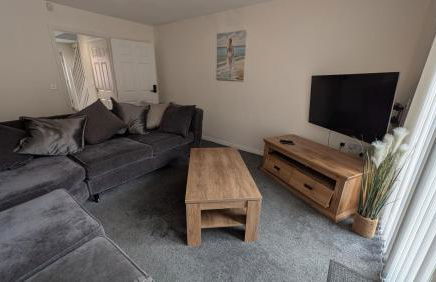 Large Modern House with Private Parking - Foto 46