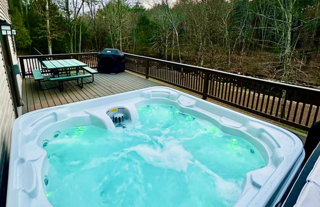 Family Fun Oasis Hot Tub Steam Room Pool Stream Firepit Games - Foto 2
