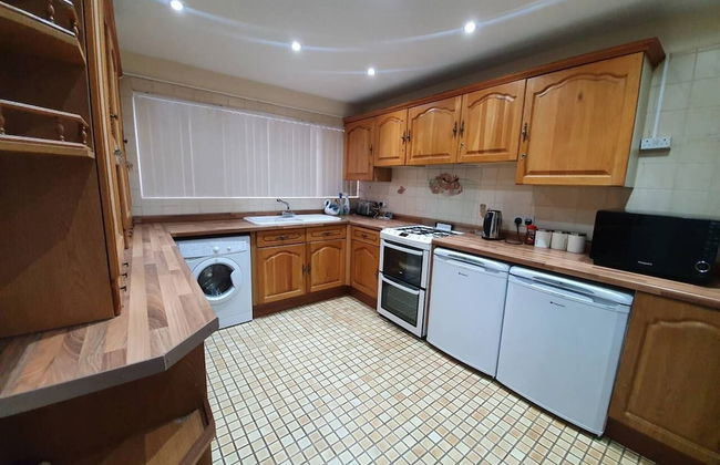 Lovely 5-bed House in Essex - Photo 7