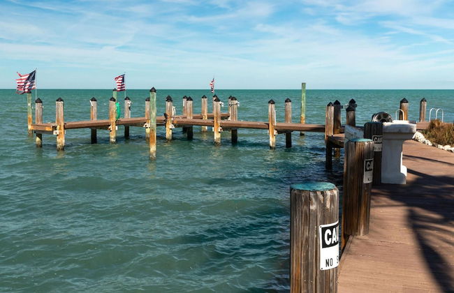 1 Beautiful 4 Bed 3 Bath Pool Home w Free Dock - Foto 30