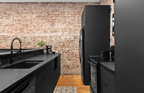 Unique Black Home in the Heart of Shelby Park - Foto 18