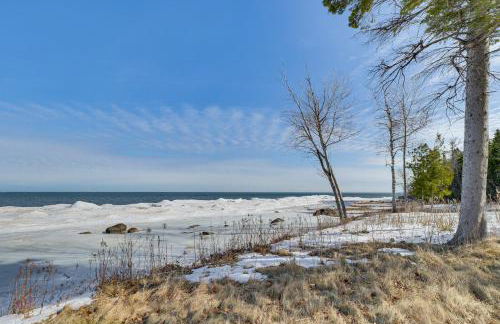 Lakefront Home with Yard and Views in Cheboygan! - Foto 28