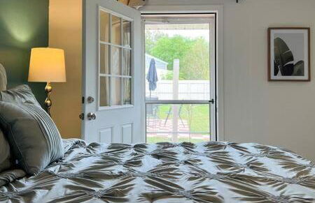 Blisscapade Pool Movie Theater Games Backyard - Foto 19