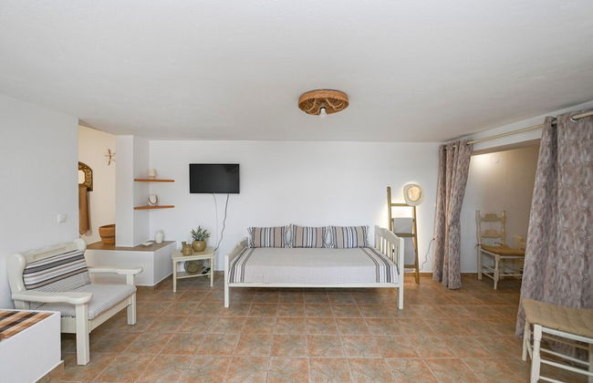 La Luna in Agia Barbara Tinos - Foto 1