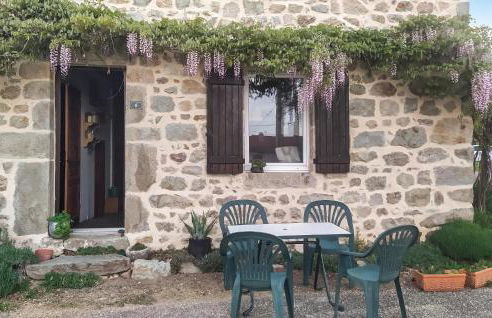 2 Bedroom Awesome Home In Bas-En-Basset - Foto 2