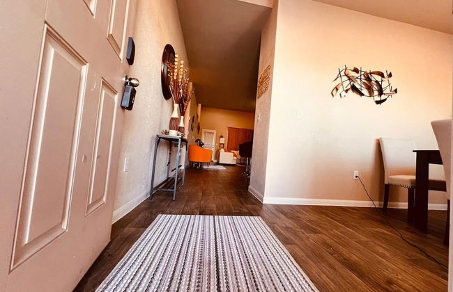 Spacious 4BR Home w Game Room Office Backyard - Foto 30