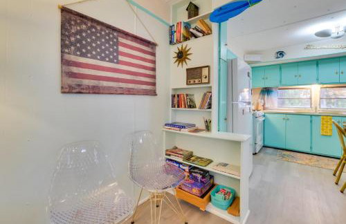 12 Mi to Skiing Manistee Lake Cottage with Fire Pit - Foto 10