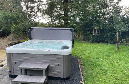 Country Cottage Sleeps 6 w/ Hot Tub & Dog-friendly - Foto 22