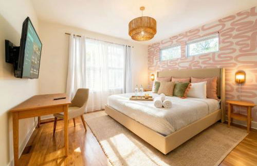 Skyline Views with Double Rooftop Deck & Game Room - Foto 15