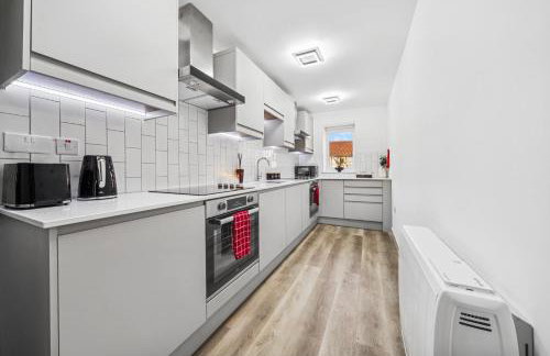 Modern & Cozy Private Double Room - Shared House by AltoLuxo Short Lets & Serviced Accommodation with Free WiFi & Parking - Foto 22