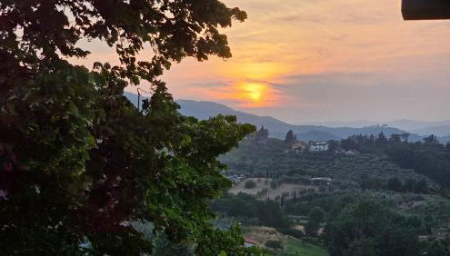 Villa panoramica con Jacuzzi privata tra Firenze & Lucca ,3 camere, 4 bagni - Foto 3