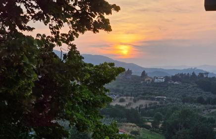 Villa panoramica con Jacuzzi privata tra Firenze & Lucca ,3 camere, 4 bagni - Foto 3