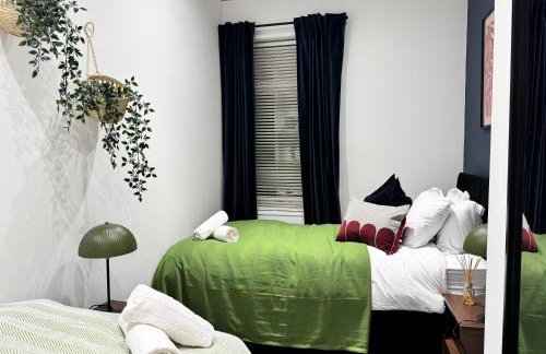 BIG House for Business Stays in Barnsley with 6-bedrooms & 8 Beds by PureStay - Foto 14