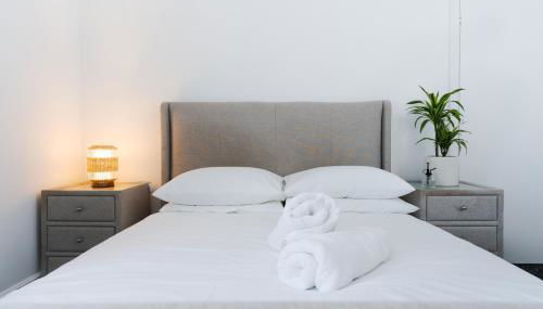 King Size Bed with Wardrobe - Foto 2