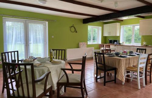 Charming Countryside Retreat Fast Wifi - Photo 13