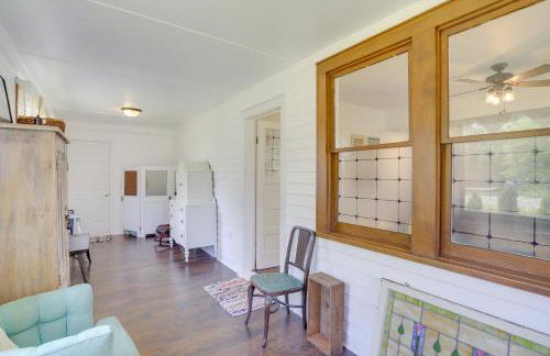 South Haven Farmhouse with Fire Pit, 4 Mi to Beach! - Foto 15