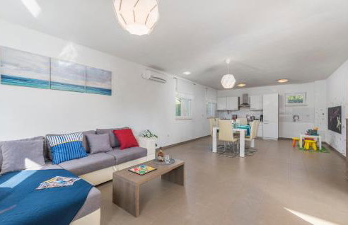 Villa Marilu, modern villa with pool near the sea - Foto 44