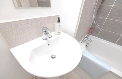 Manchester Cityside Deluxe Stay - 3 Bedroom House Great for Family with Free Parking & Garden - Foto 15