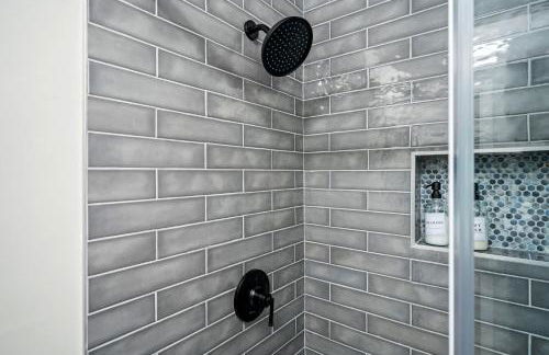 Vibrant Family Retreat~Sleeps 8~2 Kings~ Game Room - Foto 22