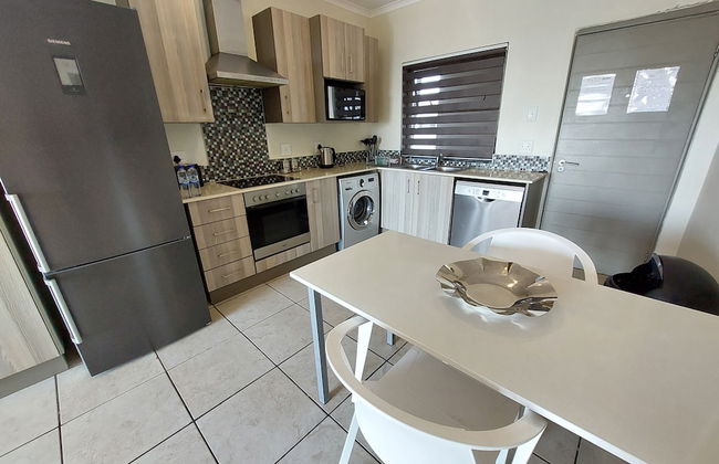 Zwelakho Luxury furnished apartments - Photo 14