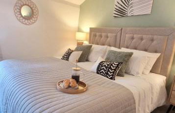 Historic 1629 May Cottage with Hot Tub - Photo 25