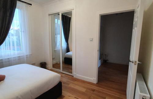 Glasgow Comfortable and Modern 3 Bedroom Mid Terraced Villa - Foto 33