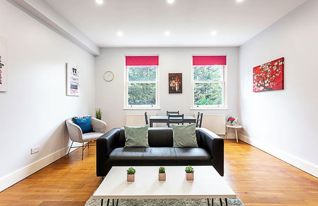 Modern Clapham Apartment - Photo 13