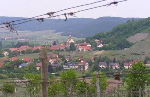 Holiday apartment in Castell with barbecue - Photo 27