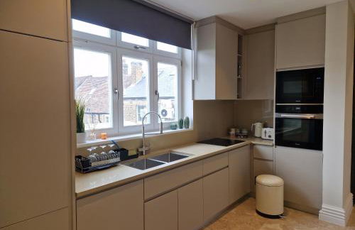 2 Bedroom Lux Apartment in Hendon- New Build - Photo 2