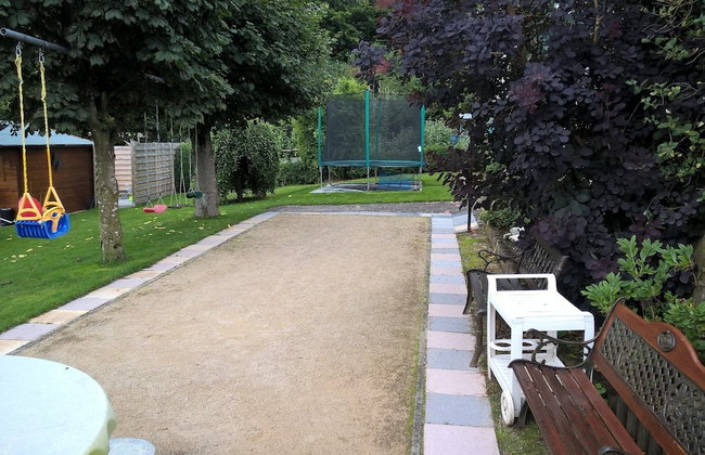 Spacious Holiday Home With Large Garden - Foto 34