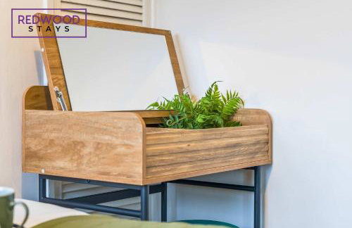 Cosy 3-Bedroom Serviced House with Free Fast WiFi and Parking for 2 Cars By Redwood Stays - Foto 19