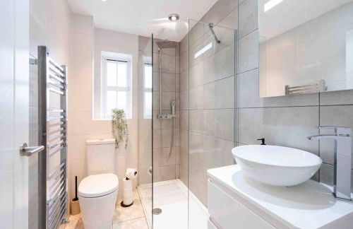 Stylish 2-Bedroom Home, Guests 5, Fast Wi-Fi, Near NEC & BHX - Foto 5